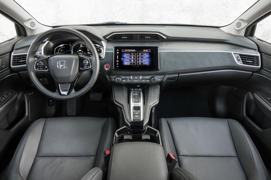 Торпедо Honda Clarity Plug-In Hybrid 2017 года  (NA) (фото 24 из 84)